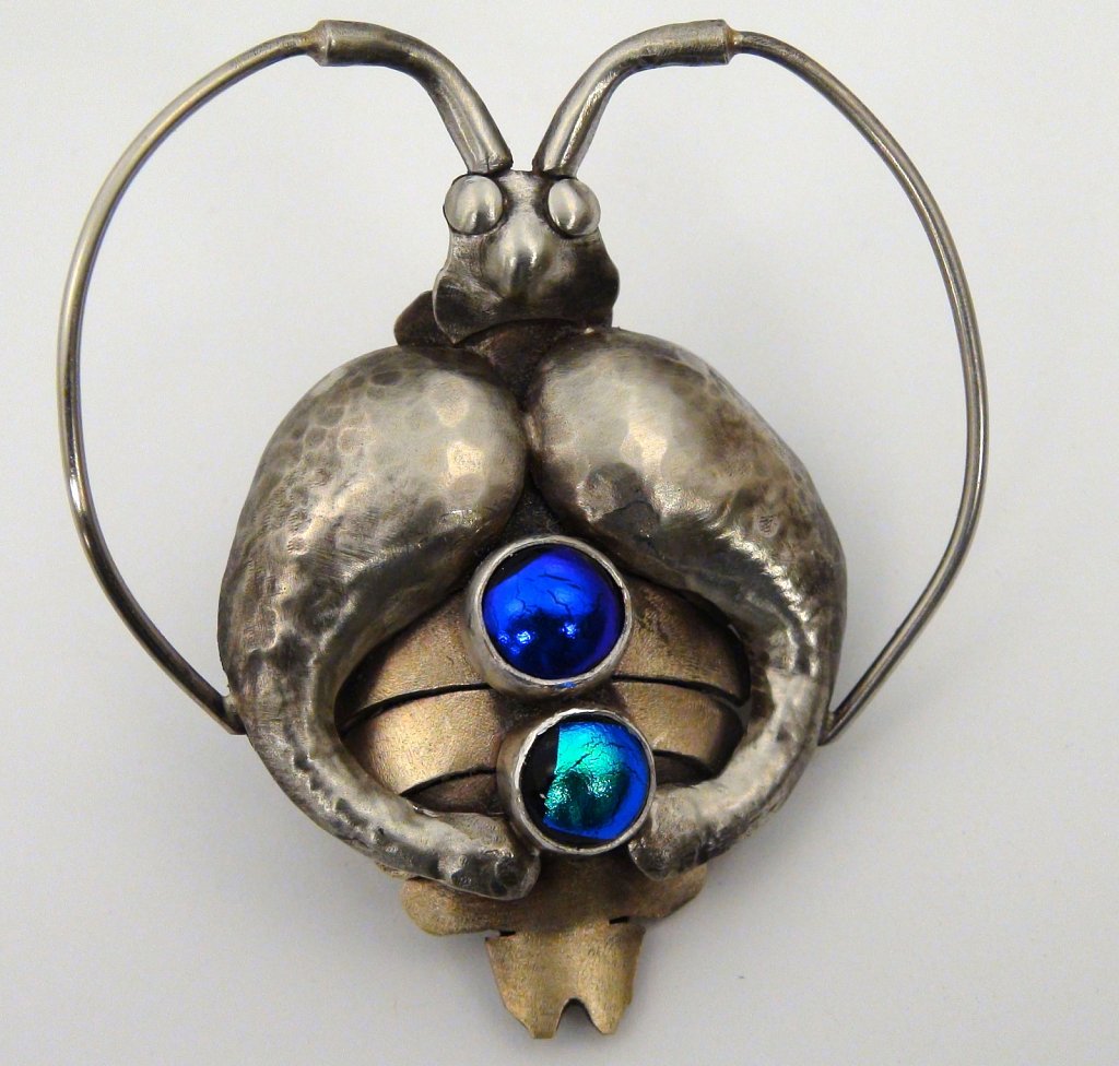 Bug Broach front view